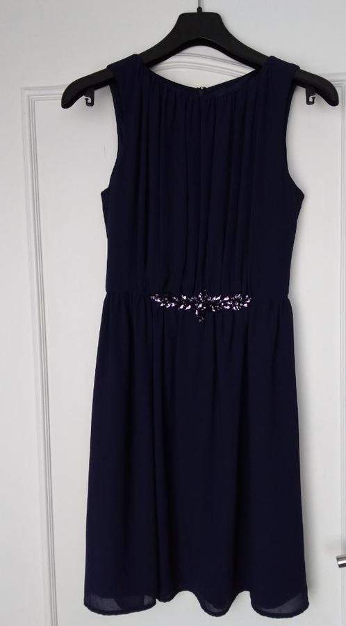 Donkerblauw kleedje met mooi detail maat 34 Marie Blanc, Kinderen en Baby's, Kinderkleding | Maat 164, Zo goed als nieuw, Meisje