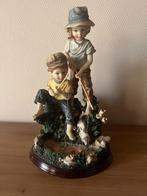 Beeld 2 vissende kinderen, Verzamelen, Ophalen