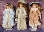 3 porseleinen poppen op staander, Ophalen, Zo goed als nieuw