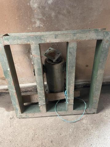 Hydraulische cilinder 5 delig beschikbaar voor biedingen