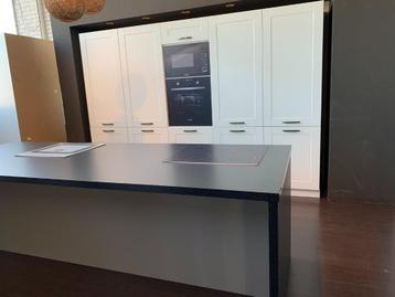 Showroom Kitchens, modèle n° 4, 9 couleurs au choix