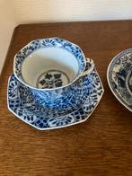 2 tasses différentes avec assiettes, Antiquités & Art, Enlèvement ou Envoi