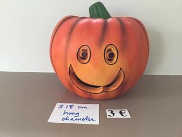 diverse versieringen van Halloween beschikbaar voor biedingen