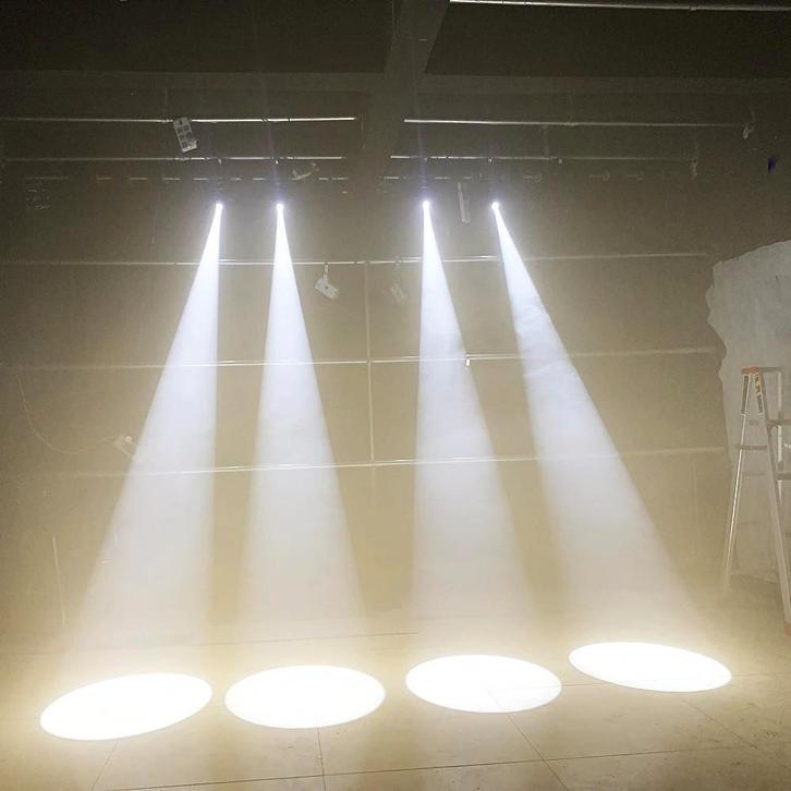 CYBER MONDAY PROMO Nieuwe FIRST CLASS 140W LED MOVINGHEAD, Muziek en Instrumenten, Licht en Laser, Nieuw, Licht, Geluidgestuurd