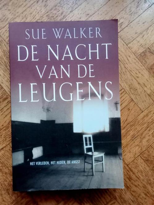 Sue Walker: De nacht van de leugens  ., Boeken, Thrillers, Gelezen, Ophalen of Verzenden