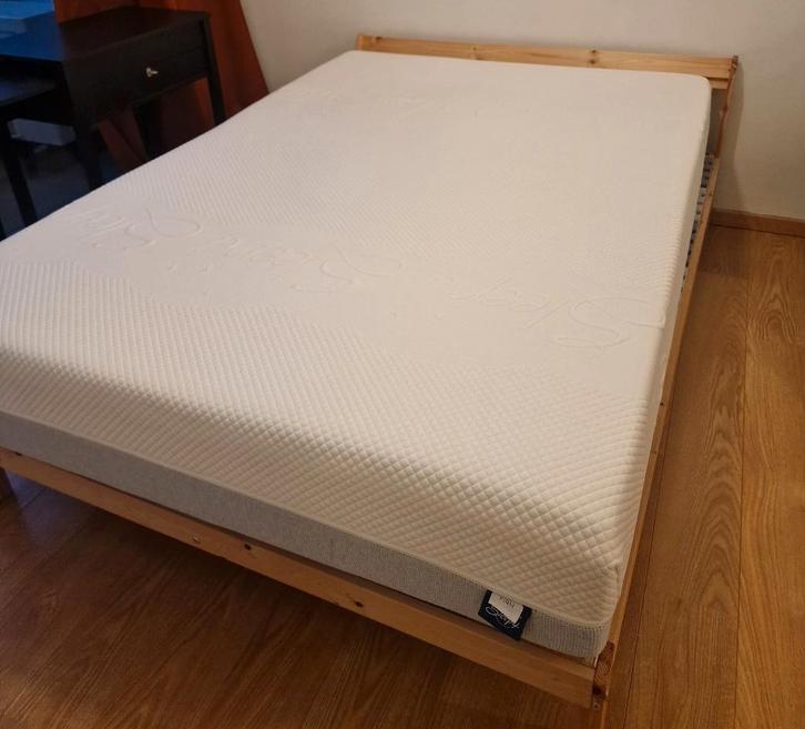 Bed 140x200 incl. lattenbodem en matras, Huis en Inrichting, Slaapkamer | Bedden, Zo goed als nieuw, Tweepersoons, 140 cm, 200 cm