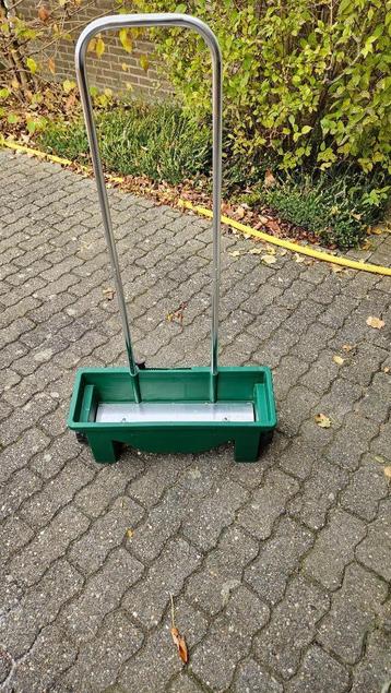 Strooi- en zaaiwagen beschikbaar voor biedingen