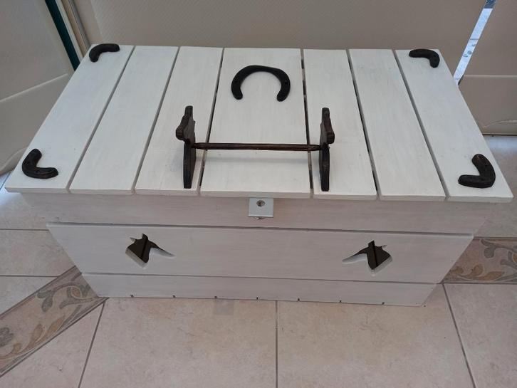Coffre Artisanal, motifs chevaux., Maison & Meubles, Accessoires pour la Maison | Coffres, Neuf, Moins de 50 cm, Moins de 50 cm