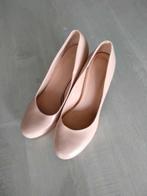 beige hakschoenen / pumps maat 39 - 40, Pumps, Beige, Ophalen of Verzenden, Zo goed als nieuw