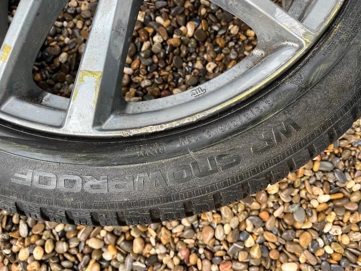 4 pneus neige pour VW ID3, Autos : Pièces & Accessoires, Pneus & Jantes, Pneu(s), Pneus hiver, 19 pouces, 215 mm, Véhicule de tourisme