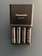 Panasonic oplader met 4 heroplaadbare batterijen, Ophalen of Verzenden, Zo goed als nieuw