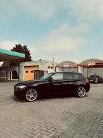 BMW 116i Facelift - 2016 - 149.500 km - Nieuwe turbo, onderh, Auto's, Leder en Stof, Zwart, 1500 cc, Particulier