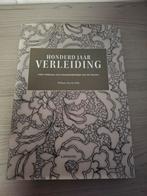 Een eeuw lingerie, Ophalen of Verzenden, Zo goed als nieuw