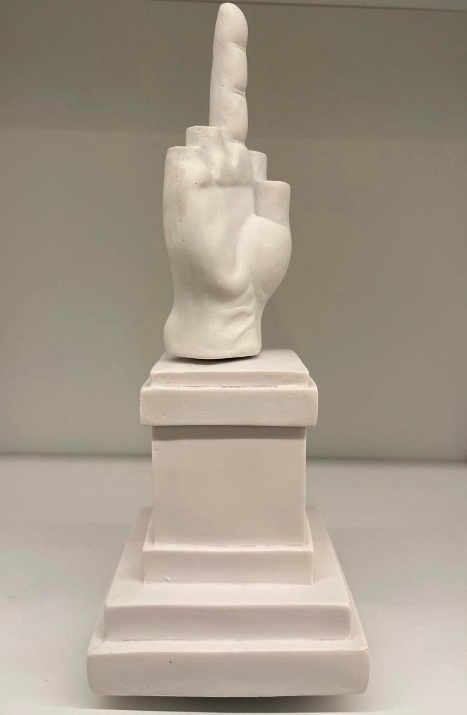 Maurizio Cattelan L.O.V.E. - Carillon (2015), Antiek en Kunst, Kunst | Designobjecten, Ophalen