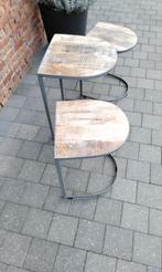 3  tafeltjes   2dezelfde  en1groter, Huis en Inrichting, Ophalen, Zo goed als nieuw