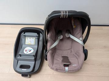 Maxi Cosi Pebble, FamilyFix en verschillende accessoires  beschikbaar voor biedingen