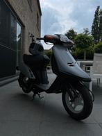Honda vision b klasse met papieren, Fietsen en Brommers, Brommers | Honda, Ophalen, Zo goed als nieuw
