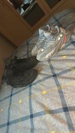 Jordan Black cats 39 en yeezys 40, Kleding | Heren, Schoenen, Ophalen, Overige kleuren, Sneakers, Gedragen