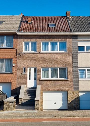 Huis met 5 verdiepingen en klokkentoren. beschikbaar voor biedingen