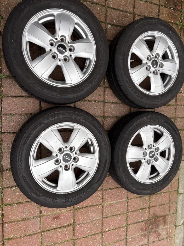 4 originele MINI F55/F56 wielen — 15” — Dunlop zomerbanden, Auto-onderdelen, Banden en Velgen, Banden en Velgen, Zomerbanden, 15 inch