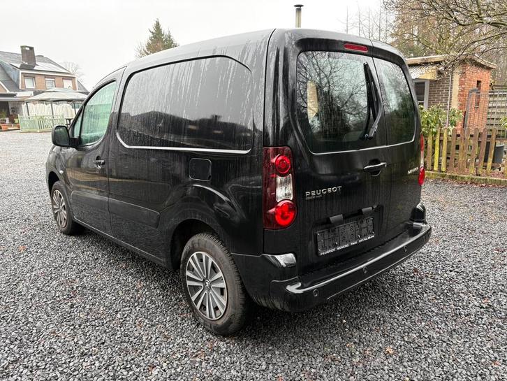 Peugeot partner bestelwagen 1.6benzine camera navi, Auto's, Bestelwagens en Lichte vracht, Particulier, ABS, Achteruitrijcamera