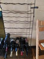 Metalen wijnrek zonder de wijn die erop ligt., Ophalen