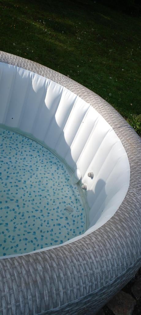 spa, Tuin en Terras, Bubbelbaden en Hottubs, Ophalen, Zo goed als nieuw, Afdekzeil, Opblaasbaar