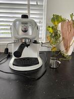 Machine à café Delonghi, Café moulu, Réservoir d'eau amovible, 2 à 4 tasses, Utilisé