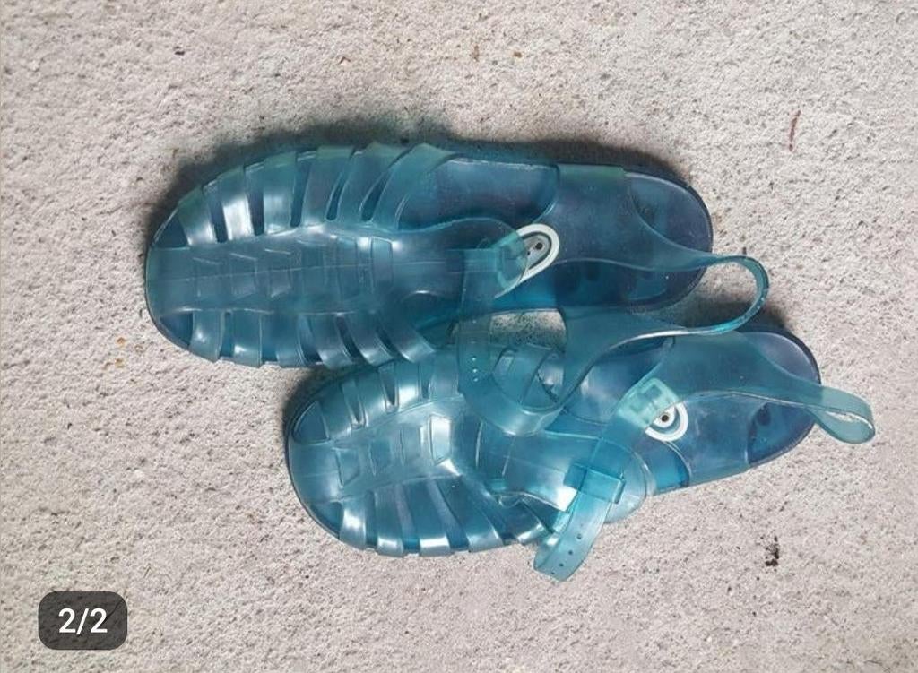 Laarzen en watersandalen., Ophalen