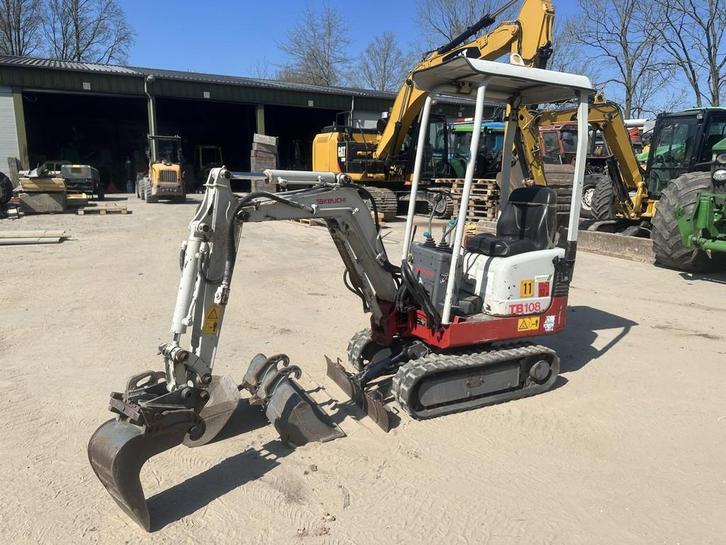 Takeuchi TB 108 3 buckets, Zakelijke goederen, Machines en Bouw | Kranen en Graafmachines, Graafmachine