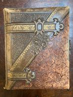 Album photo ancien, Enlèvement