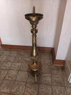 Koperen kandelaar en kerkstoel, Enlèvement