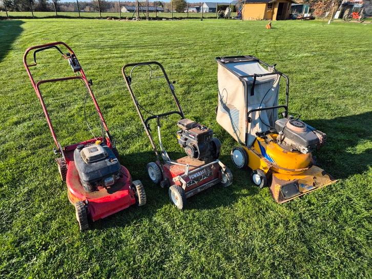 Lot tondeuse scarificateur et aspirateur a feuilles, Tuin en Terras, Grasmaaiers, Ophalen