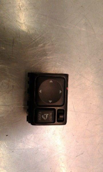 SPIEGEL SCHAKELAAR Nissan Juke (F15) (01-2010/12-2019), Gebruikt, Nissan