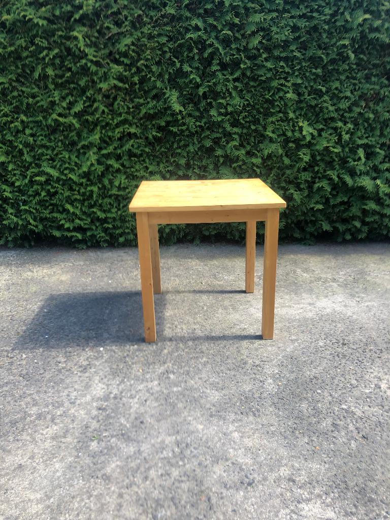 table d,appoint très bon état, Maison & Meubles, Enlèvement, Carré, Comme neuf, 60 cm ou plus