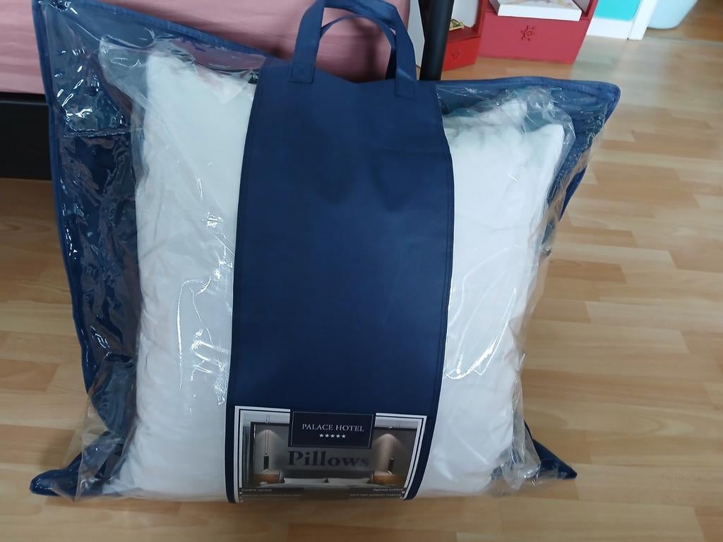 2 luxe hotelkussens