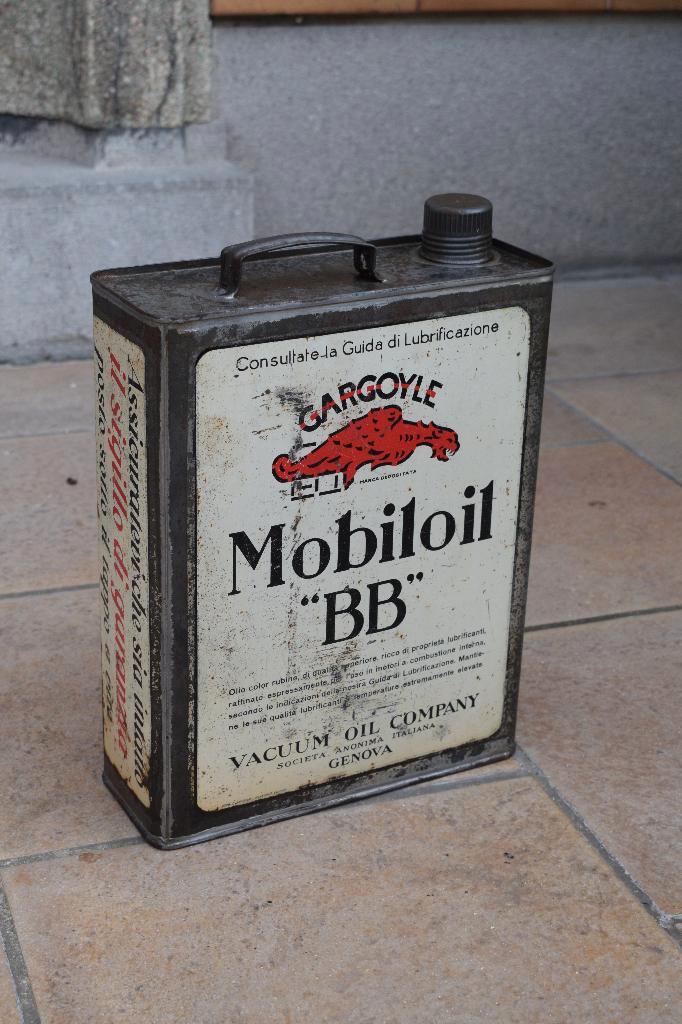 Zeldzame grote Italiaanse olie blik mobiloil 1920 1930 5 lit, Verzamelen, Merken en Reclamevoorwerpen, Gebruikt, Reclamebord, Ophalen of Verzenden