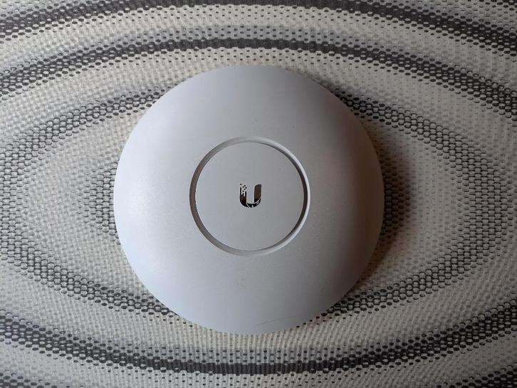 Ubiquiti UniFi AP AC Pro – prof. WiFi access point + doos, Computers en Software, Accesspoints, Zo goed als nieuw, Ophalen of Verzenden
