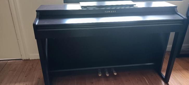 Piano, Muziek en Instrumenten, Piano's, Gebruikt, Piano, Bruin, Digitaal, Ophalen