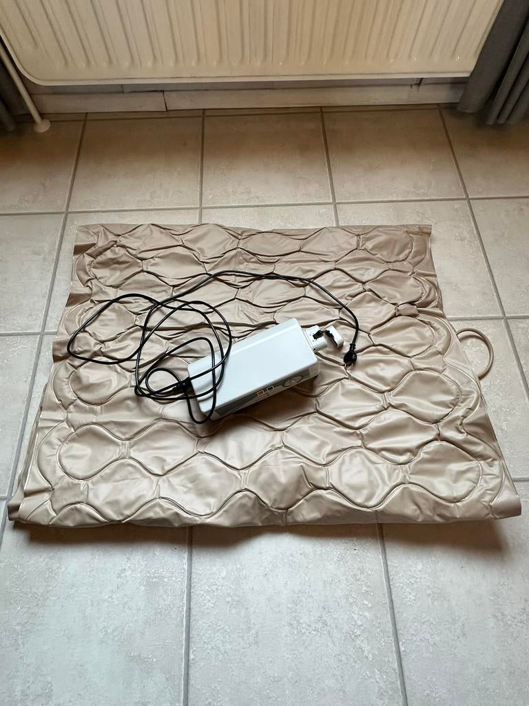 Opblaasbaar matras tegen decubitus, Ophalen, Zo goed als nieuw