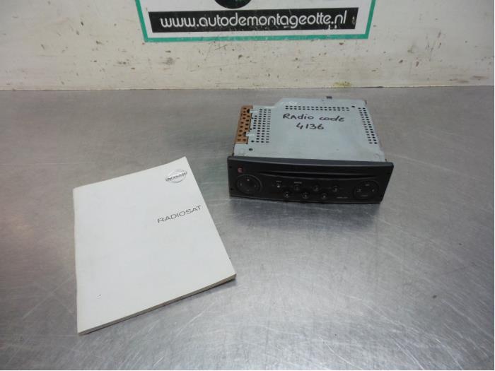 Radio CD Speler van een Nissan Kubistar (Kubistar 03-), Auto-onderdelen, Elektronica en Kabels, Nissan, Gebruikt, 3 maanden garantie