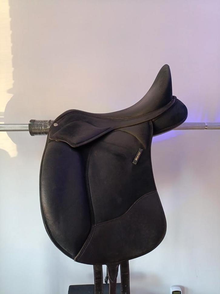 Selle dressage Wintec Pro Cair 16.5 pouces, Animaux & Accessoires, Chevaux & Poneys | Selles, Dressage, Enlèvement