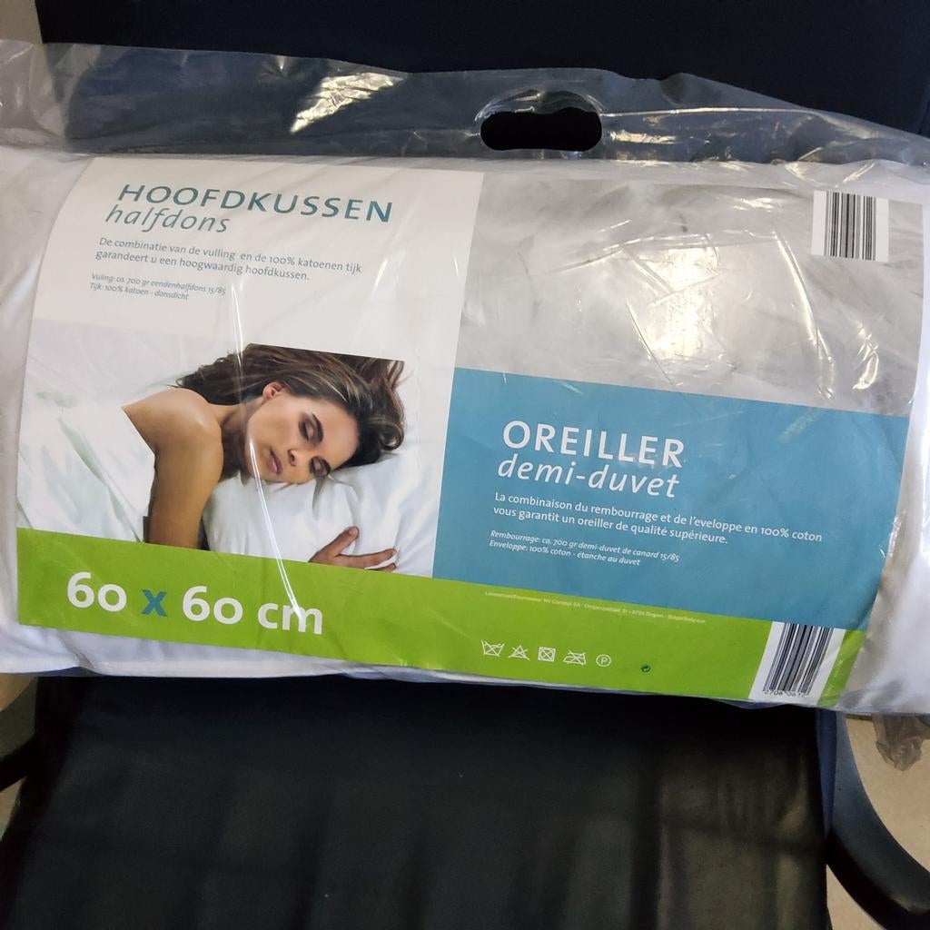 Nouveau coussin de couchage en demi-duvet, Maison & Meubles, Enlèvement