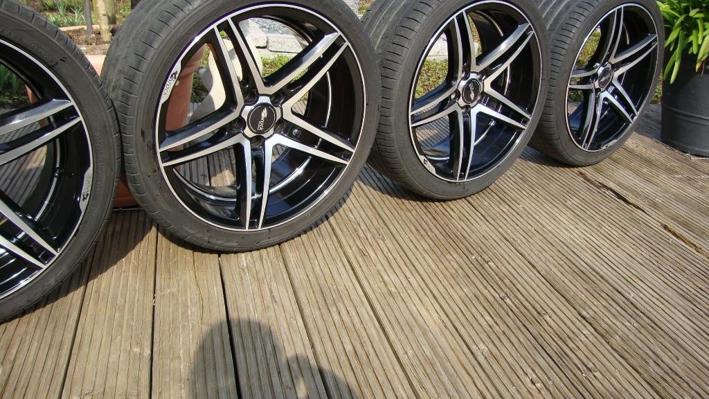 Banden en velgen van Audi A4 avant., 255 mm, Véhicule de tourisme, Pneus été, Pneu(s)