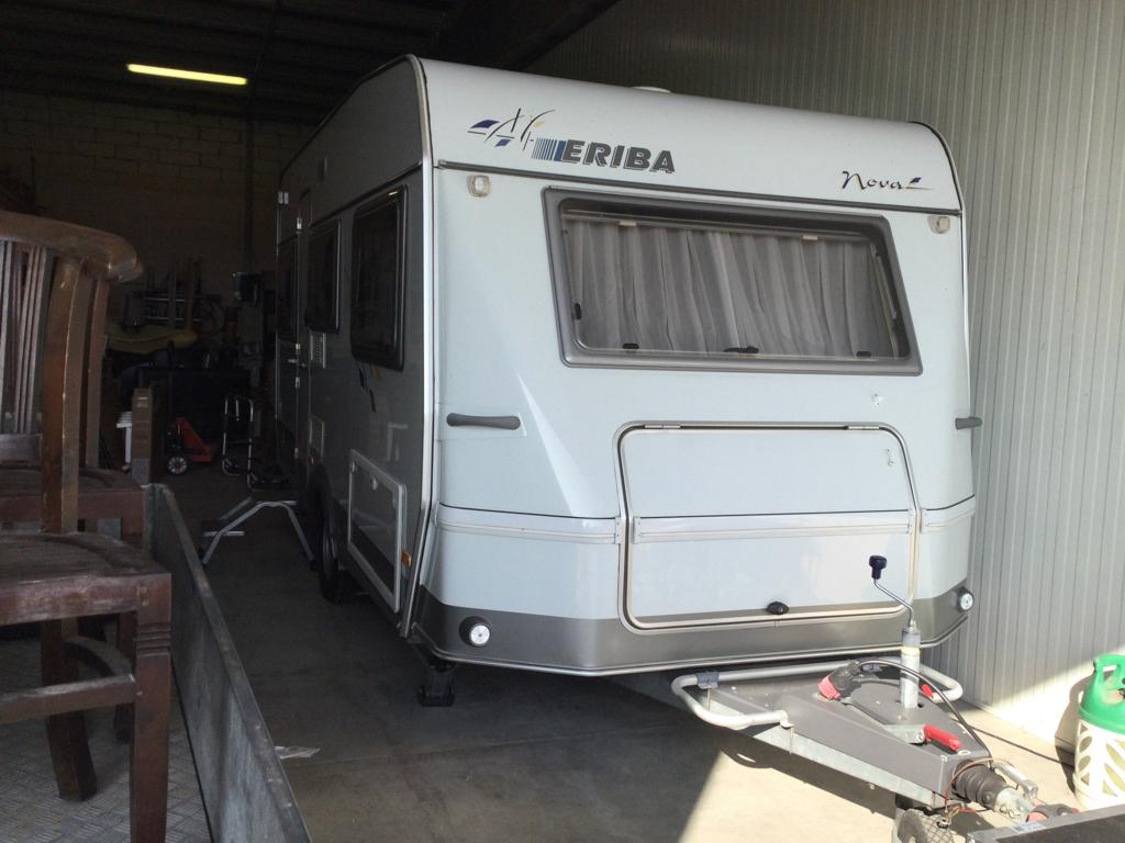 Caravan, Caravanes & Camping, Caravanes, Particulier, jusqu'à 4, 1000 - 1250 kg, Banquette en rond, Eriba, Coin salon convertible