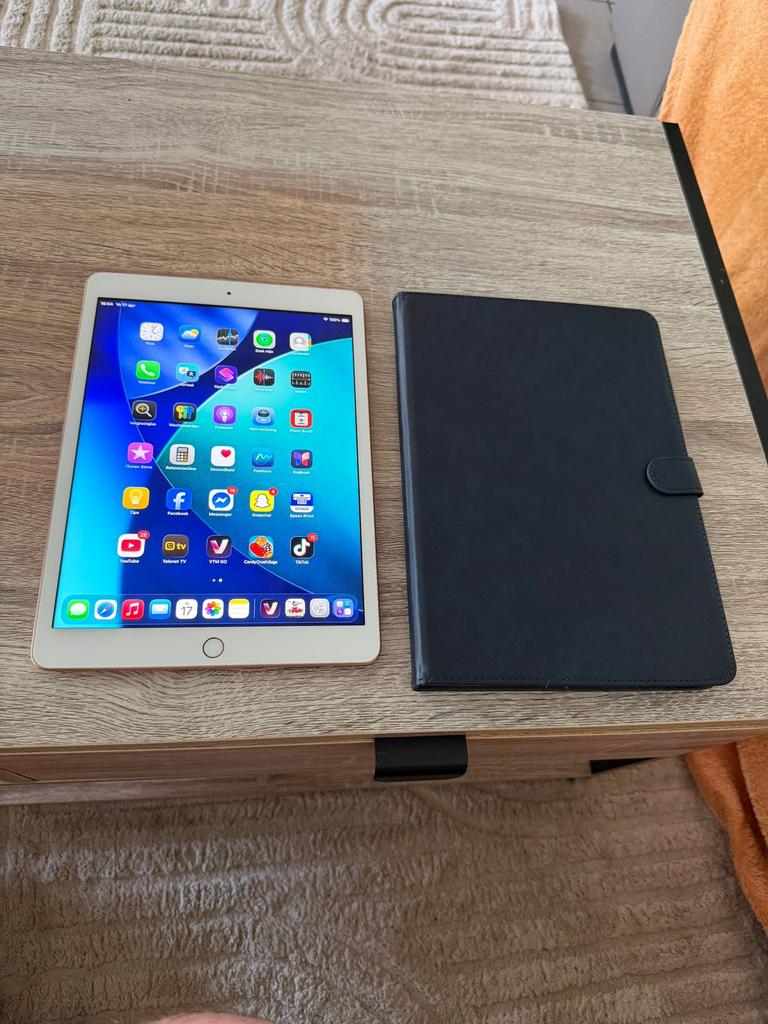 Ipad 8 generatie, Computers en Software, Apple iPads, Zo goed als nieuw, Goud, Ophalen