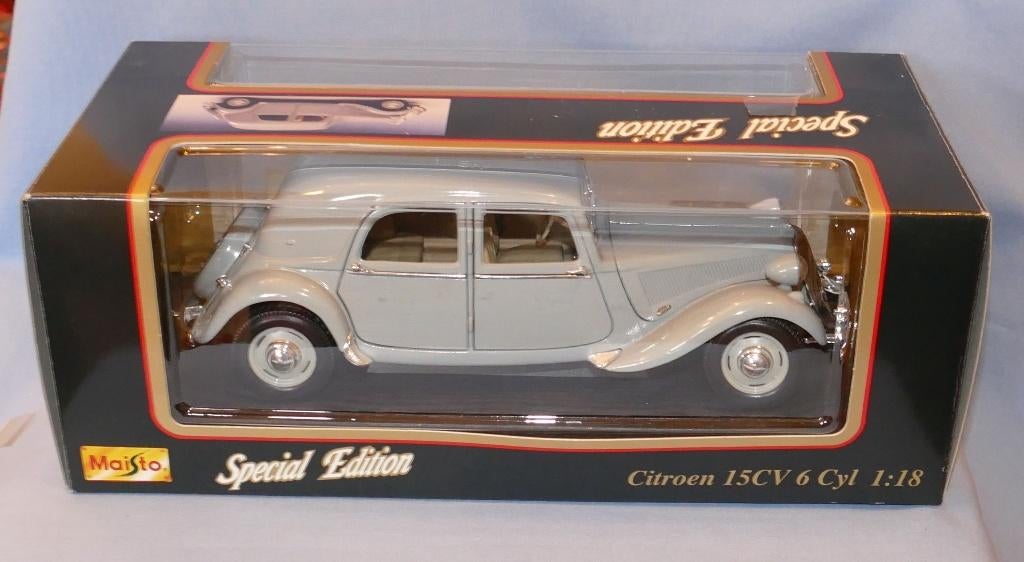 Vente de stock Maisto 1/18 : Citroën Traction 15cv (grise), Hobby & Loisirs créatifs, Voitures miniatures | 1:18, Neuf, Voiture