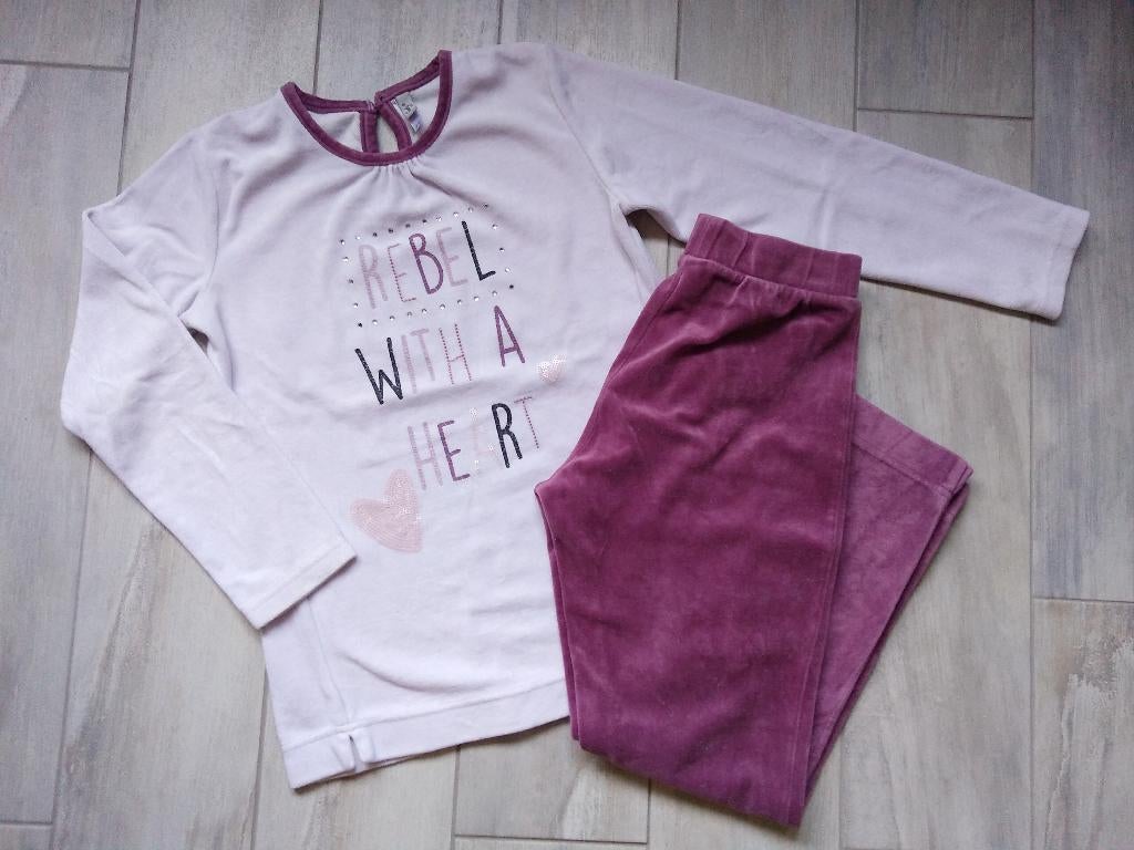 ✿ M128 - Woody pyjama in velours, Kinderen en Baby's, Kinderkleding | Maat 128, Nacht- of Onderkleding, Gebruikt, Meisje, Ophalen of Verzenden