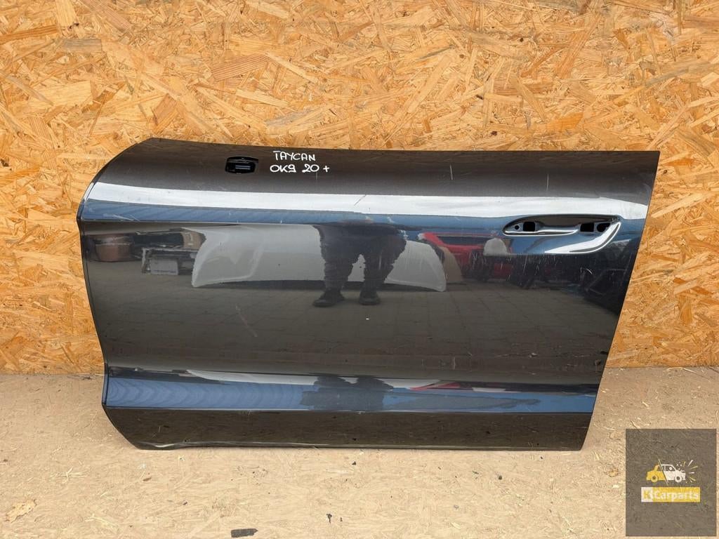 Porsche Taycan voordeur links, Gebruikt, Deur, Porscheplatz 1
70435  Stuttgart, DE, Porsche