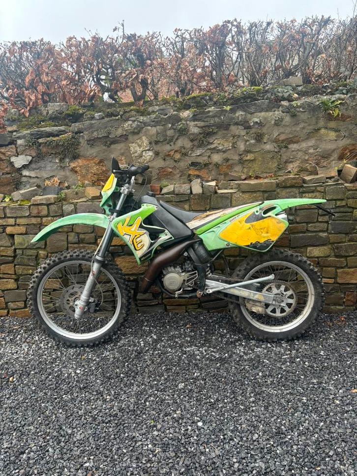 Kawasaki kxe 50 ml technisch goedgekeurde verzamelmotorfiets, Fietsen en Brommers, Brommers | Crossbrommers, Zo goed als nieuw